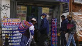 Con el incremento de los precios, la escasez de dólares y las filas en gasolineras faltas de combustible, las protestas en Bolivia se han incrementado por la crisis económica.
