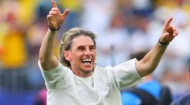Sebastián Beccacece, técnico de Ecuador, celebra la clasificación a dieciseisavos del Mundial 2026.