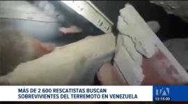 Hasta el momento 33 personas han sido rescatadas. Bomberos de Quito son protagonistas en algunas de estas historias de vida.Un reportaje de María Fernanda Utreras