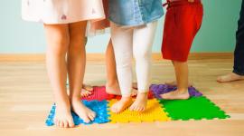 El acogimiento institucional de niños y adolescentes está regulado en el Código de la Niñez de Ecuador.