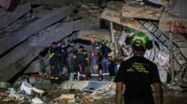 Personal de rescate sigue buscando sobrevivientes entre los escombros en Venezuela