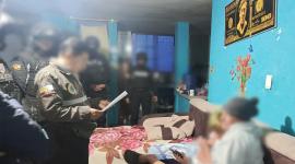 Cuatro adolescentes fueron detenidos por presunta asociación ilícita en un colegio de Quito.