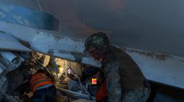 Los bomberos de Chile lideran el rescate de una persona atrapada bajo los escombros en Venezuela.