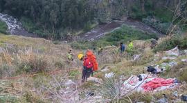 Autoridades hallaron un cuerpo en descomposición en una quebrada de Píllaro.