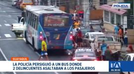 Uniformados hicieron uso legítimo de la fuerza e interceptaron un bus en medio de un asalto. Uno de los sospechosos fue abatido. Un reportaje de Jazmín Solís