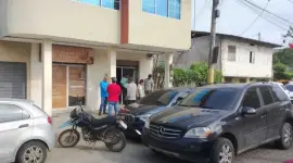 Una abogada fue asesinada junto a la Fiscalía de Pedernales, en Manabí.