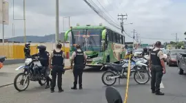 Un funcionario municipal de Portoviejo fue asesinado mientras viajaba en un bus intercantonal.