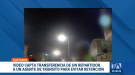 Un video capta a un agente de tránsito cobrando USD 100 mediante transferencia para no retener la motocicleta de un repartidor. La alcaldesa subrogante, Tatiana Coronel, exigió la inmediata desvinculación del funcionario.
