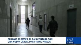 El funcionario anticipó el destino de salud para Aquiles Alvarez ante nuevas emergencias y fijó en 20 meses la entrega de un penal masivo. Un reportaje de Carlos Sacoto