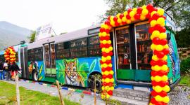 Pomasqui inauguró la “Troleteca”, una biblioteca creada gracias a la donación de un antiguo trolebús.