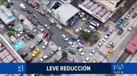 El funcionario recorrió los centros de Petroecuador y señaló que la baja en el diésel busca calmar el malestar del sector de la transportación. Un reportaje de Carlos Sacoto