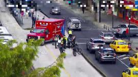 Choque entre auto y moto provoca dos heridos en Quito.