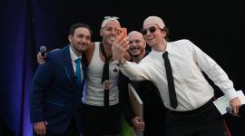 El rapero Pitbull establece nuevo récord mundial.