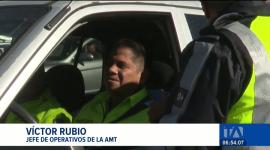 Los operativos de control revelan un irrespeto a la vía del transporte público. Patrullas policiales, vehículos militares y carros oficiales hacen mal uso de este espacio. Un reportaje de Juan Miguel Rodríguez