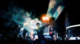 Semifinal - Inglaterra contra Argentina - Aficionados se reúnen en Buenos Aires, Argentina - 15 de julio de 2026. Los aficionados celebran tras el partido
