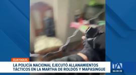 La Policía allanó inmuebles en la Martha de Roldós y Mapasingue para capturar a los integrantes de esta organización implicada en asaltos a gasolineras. Un reportaje de Catalina García