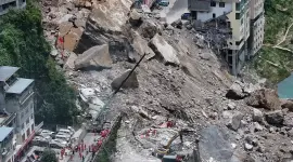 Deslizamiento de tierra provoca una intensa operación de rescate en China