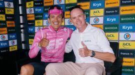 Richard Carapaz pelea la etapa 14 desde la fuga del Tour de Francia