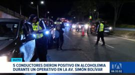 La AMT intensificó los operativos nocturnos en la av. Simón Bolívar.  La cifra de infractores enciende las alarmas sobre la responsabilidad vial. Un reportaje de Ismenia Solórzano