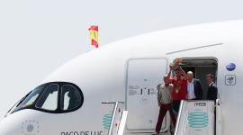 Rodri con la Copa del Mundo en el arrivo de la selección de España a Madrid.