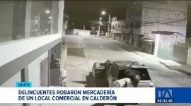 Cámaras de seguridad registraron el robo a un local comercial en el norte de Quito. Varias personas irrumpieron en el local y sustrajeron la mercadería. Un reportaje de Gustavo Jaramillo
