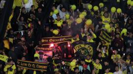 Hinchas de Barcelona SC en el graderió del estadio Olímpico Atahualpa en el partido ante Universidad Católica por la fecha 21 de la LigaPro.