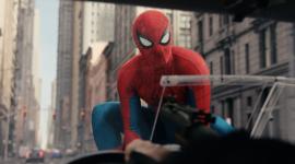 Tom Holland regresa como Spider-Man en ‘Un Nuevo Día’.