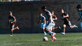 Imagen referencial de jugadores en un partido de fútbol.