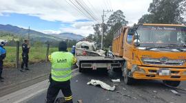 Una volqueta y una wincha chocaron en la Panamericana Sur E-35, sector de Tambillo.