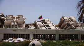 Rescatistas aún buscan sobrevivientes de los terremotos en Venezuela.