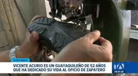En el corazón del centro guayaquileño, el arte del calzado hecho a mano se resiste a desaparecer. Conoce la historia de Vicente Acurio. Un reportaje de Jazmín Solís