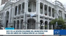 Guayaquil celebra sus fiestas con el acto protocolario central en los exteriores del Palacio Municipal. Un reportaje de Bernarda Cevallos