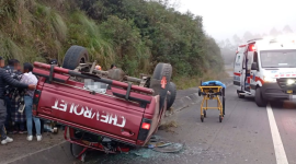 Accidentes de tránsito en Cotopaxi y Tungurahua dejan un fallecido y varios heridos.