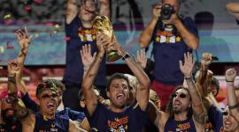 Rodri festeja junto a la selección de España el triunfo en el Mundial 2026.