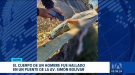 El hallazgo movilizó a la Policía. La identidad de la víctima aún se desconoce, hipótesis preliminares apuntan a una disputa territorial. Un reportaje de Nathalie Jiménez
