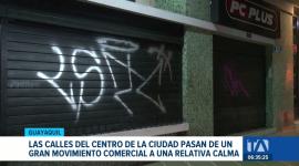 Comerciantes y ciudadanos denuncian falta de iluminación y limpieza en le centro de Guayaquil, señalan que la falta de control propicia la delincuencia. Un reportaje de Camila Guevara