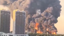 Fuerte incendio consume un centro de almacenamiento en China y desata el pánico visual