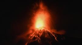 El volcán Fuego entró en erupción en Alotenango, a unos 65 kilómetros al suroeste de la Ciudad de Guatemala, el 4 de agosto de 2026.