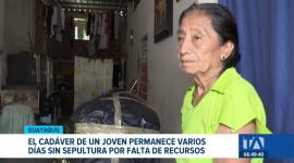 El cuerpo de un ciudadano abandonado en el inmueble de una adulta mayor permanece sin recibir sepultura por falta de recursos económicos. Un reportaje de Paula Kuhn