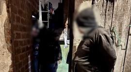 Instante en que el presunto sospechoso de una guía penitenciaria es detenido en Riobamba, Chimborazo, el 6 de agosto de 2026.