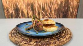 Este jueves 6 de agosto del 2026 preparamos tartar de res con tuétano ahumado, la receta de Cocinando esTAmañana, junto al chef Felipe Campana.