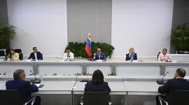 Gobierno interino y oposición se reunieron por primera vez.