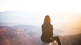 mujer viajando sola