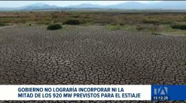 Entrega del nuevo aporte energético queda por debajo de las metas oficiales justo cuando la demanda nacional alcanza picos de consumo. Un reportaje de María Fernanda Utreras