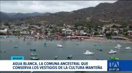 Turistas arriban a las costas de Manabí para presenciar la temporada de ballenas jorobadas. La afluencia de viajeros impulsa el turismo local de la zona. Un reportaje de Ricardo Cruzatty