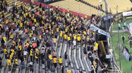 Hinchas de Barcelona SC intentaron ingresar a la cancha en el partido ante Macará.