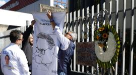 Amgos cercanos del candidato presidencial Fernando Villavicencio organizaron un plantón para conmemorar el tercer aniversario de su muerte.