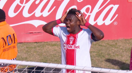 El delantero ecuatoriano Jordy Caicedo festeja el gol con Huracán a San Lorenzo en el Nuevo Gasómetro.