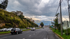 Tramo de la avenida Simón Bolívar, en el sector sur de Quito.