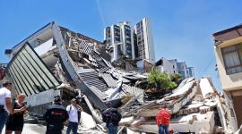 Decenas de edificios colapsaron tras el terremoto de 7.4 que sacudió Colombia este lunes.